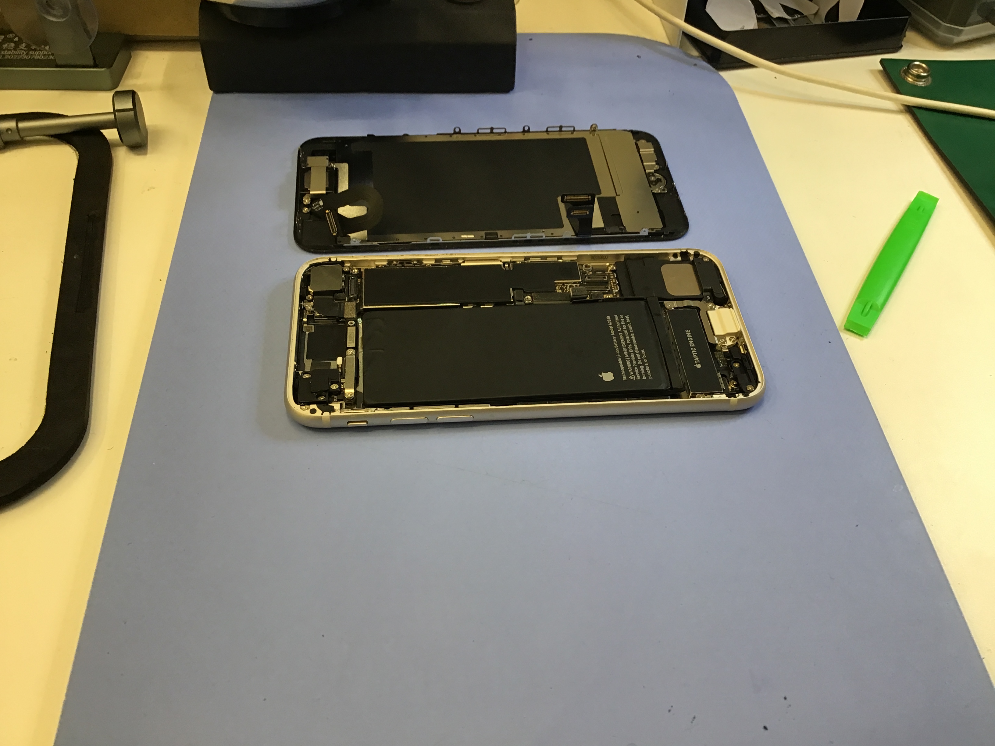 iPhoneSE３修理　データをそのまま・最短即日修理のスマホ修理工房八王子オクトーレ店にご相談ください！